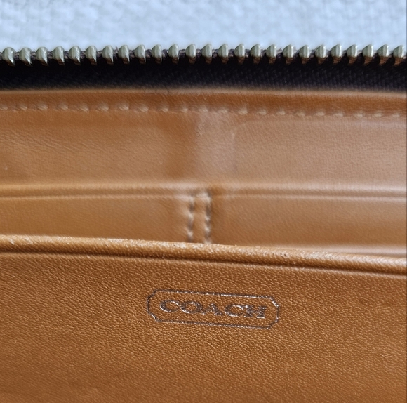 Vintage Coach Brown Zip Around Wallet Soft Pebbled Leather Contrast Stitch - Picture 9 of 13